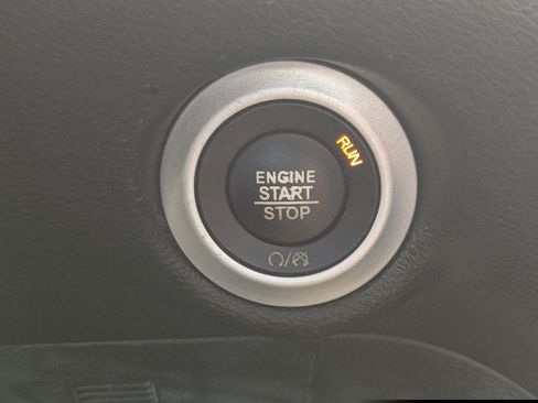 Used 2020 Chrysler Pacifica Touring-L FWD image 26