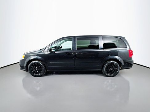 Used 2017 Dodge Grand Caravan SE FWD image 2