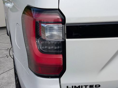 Used 2021 Ford Expedition Limited AWD/4WD image 12