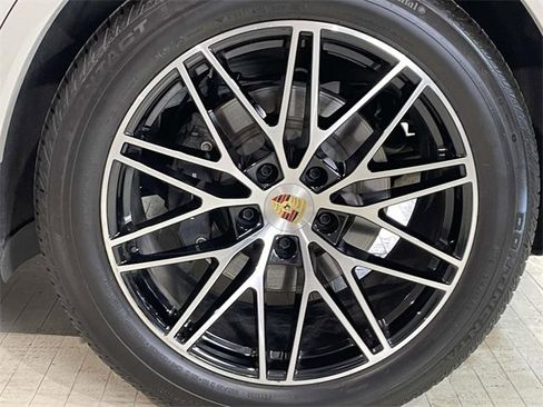 Used 2024 Porsche Cayenne image 14