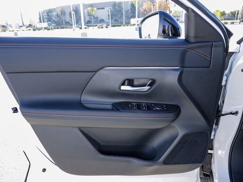 New 2026 Nissan Kicks SR image 13