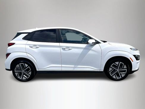 Used 2023 Hyundai Kona SE image 6