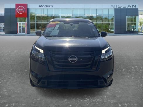 Certified 2022 Nissan Pathfinder SV w/ SV Black Package FWD image 2