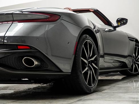 Used 2019 Aston Martin DB11 Volante RWD image 22
