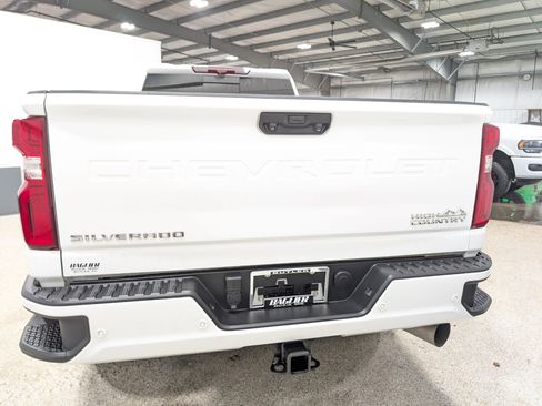 Used 2024 Chevrolet Silverado 3500 High Country w/ High Country Premium Package image 4