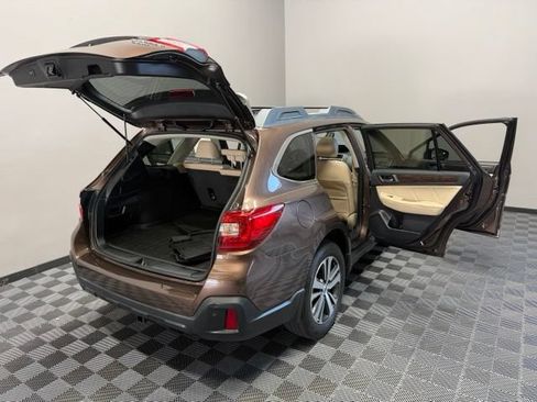 Used 2019 Subaru Outback 3.6R Limited AWD/4WD image 29