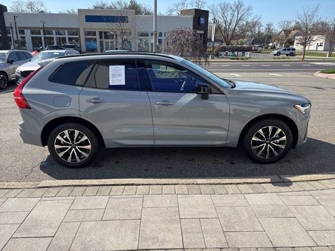 Used 2025 Volvo XC60 B5 Plus image 6