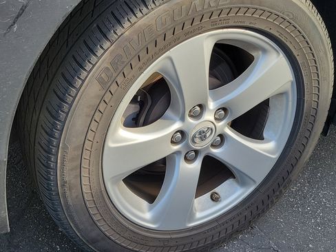 Used 2012 Toyota Sienna LE image 5