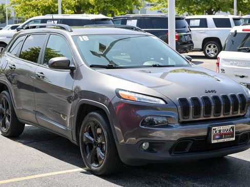 Used 2018 Jeep Cherokee Latitude w/ Altitude Package FWD image 23
