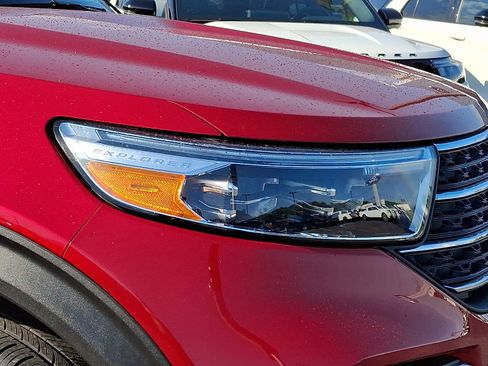 Used 2023 Ford Explorer XLT w/ Equipment Group 202A AWD/4WD image 9