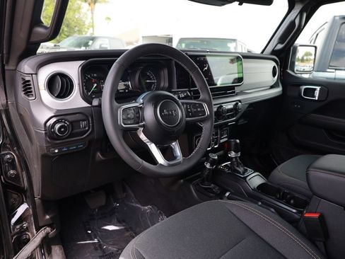 Used 2025 Jeep Wrangler Unlimited Sahara w/ Safety Group AWD/4WD image 16