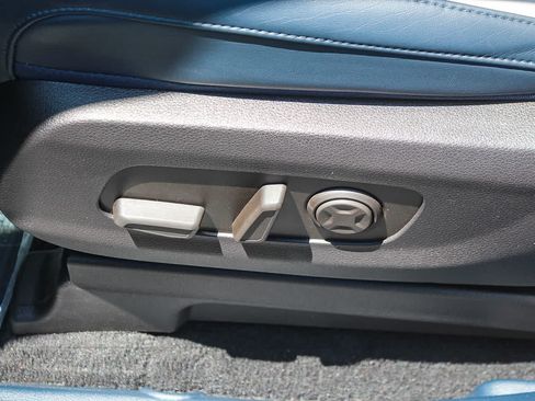 Used 2025 Kia Carnival SX FWD image 27