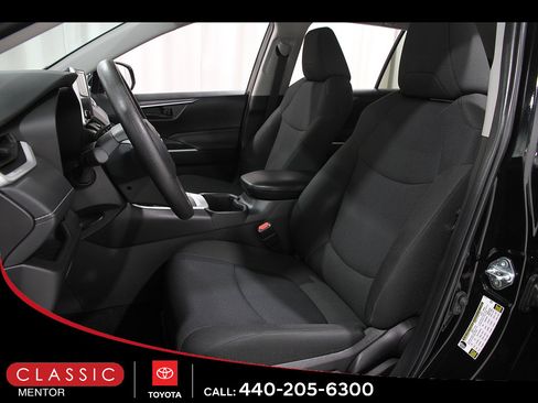 Certified 2025 Toyota RAV4 LE AWD/4WD image 5