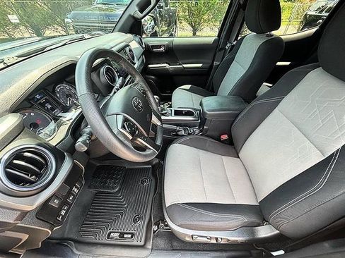 Used 2021 Toyota Tacoma TRD Sport AWD/4WD image 31