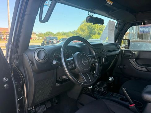 Used 2016 Jeep Wrangler Unlimited Sport w/ Connectivity Group image 10