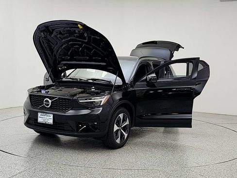 New 2026 Volvo XC40 B5 Plus w/ Climate Package AWD/4WD image 9