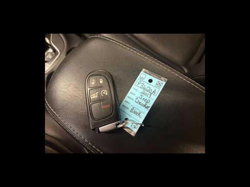 Used 2019 Jeep Cherokee Limited AWD/4WD image 28