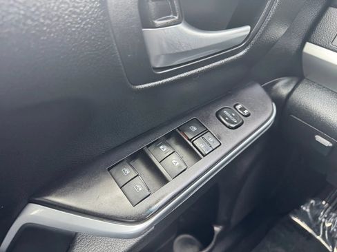 Used 2015 Toyota Camry SE FWD image 20
