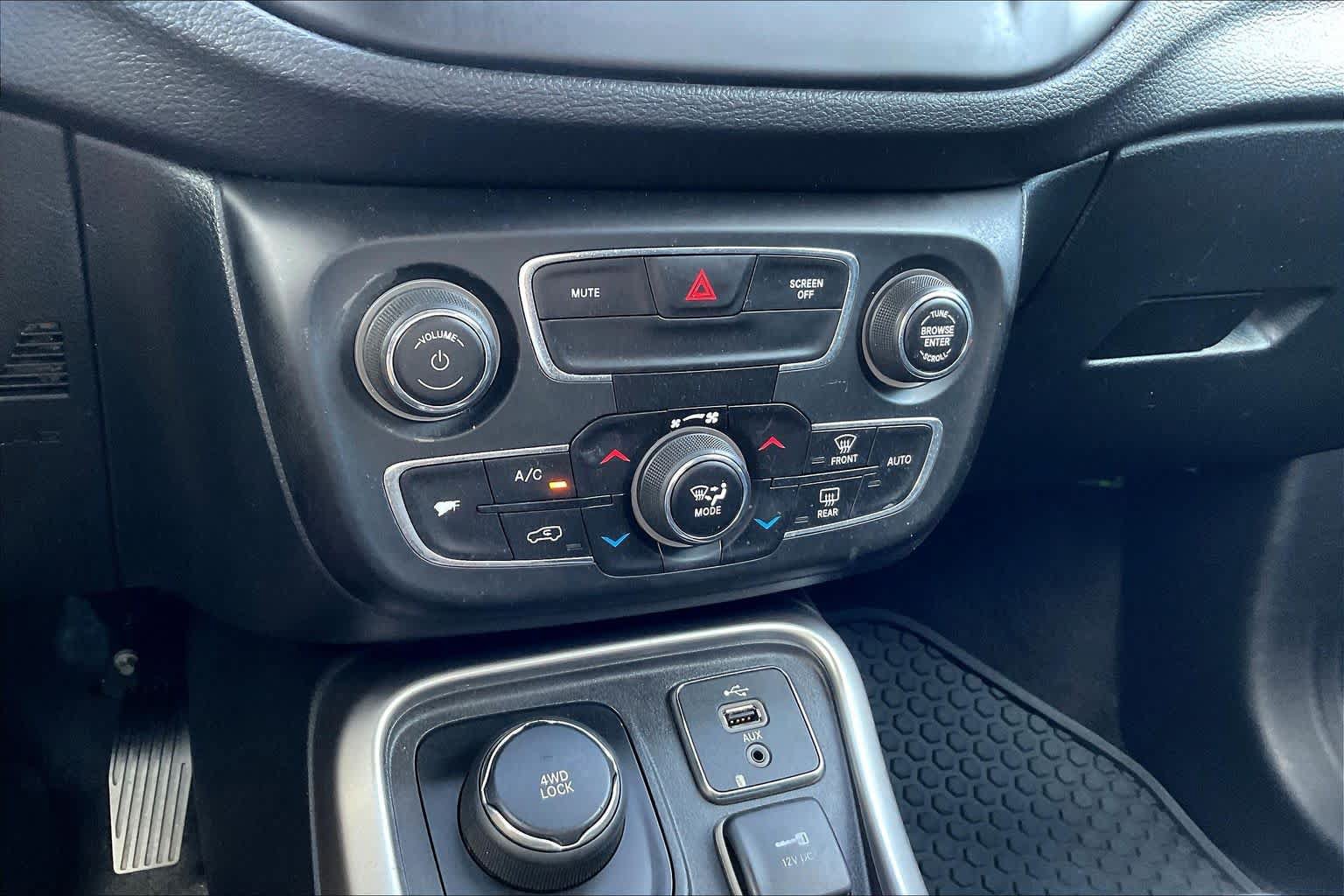 Used 2018 Jeep Compass Latitude w/ Popular Equipment Group AWD/4WD image 33