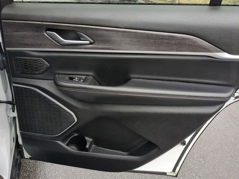 Used 2021 Jeep Grand Cherokee L Limited image 40