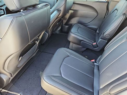 New 2026 Chrysler Pacifica Select FWD image 19