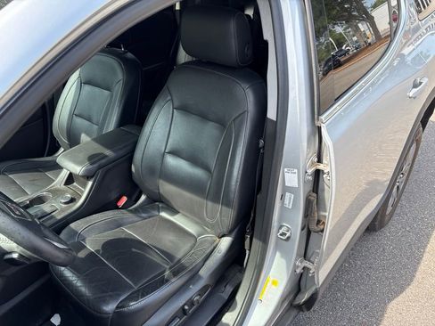 Used 2019 GMC Acadia SLT FWD image 3