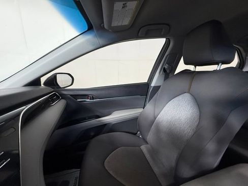 Used 2018 Toyota Camry LE w/ Convenience Package FWD image 17