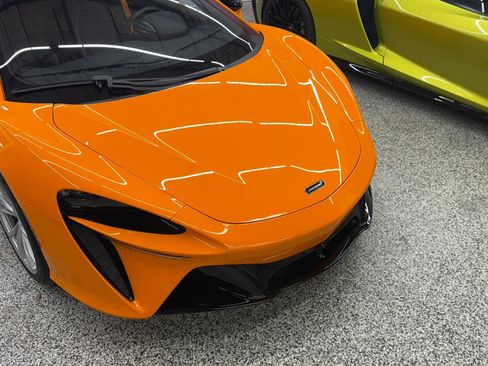 Used 2023 McLaren Artura RWD image 4