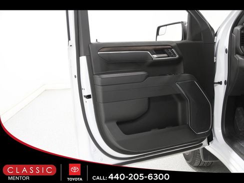 Used 2025 GMC Sierra 1500 SLT image 4