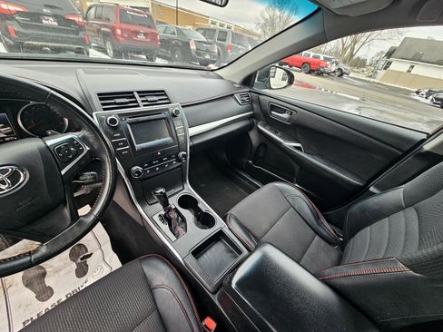 Used 2016 Toyota Camry SE image 17