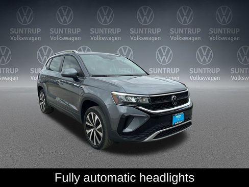 Used 2023 Volkswagen Taos SE w/ Panoramic Sunroof Package FWD image 10