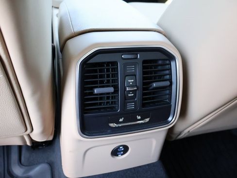 Used 2025 Porsche Macan image 21