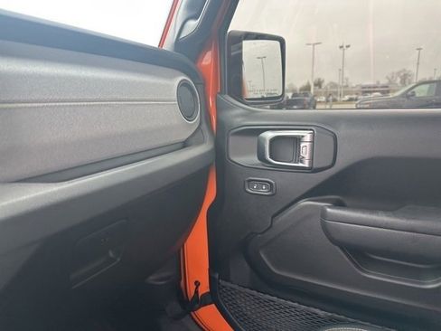 Used 2025 Jeep Wrangler Sport image 15