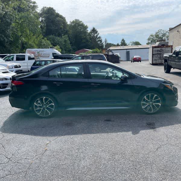 Used 2020 Toyota Corolla SE w/ SE Premium Package FWD image 2
