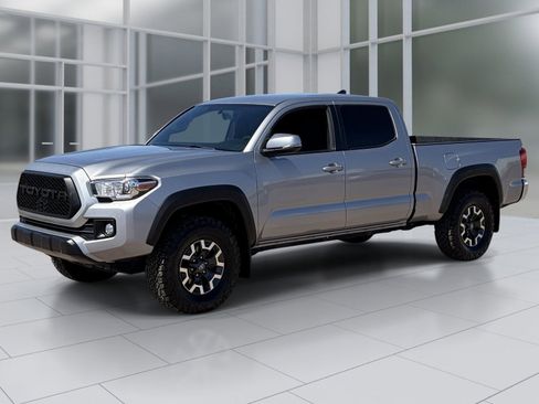 Used 2017 Toyota Tacoma TRD Off-Road w/ Tow Package AWD/4WD image 2