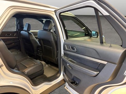 Used 2018 Ford Explorer XLT w/ Equipment Group 202A image 14