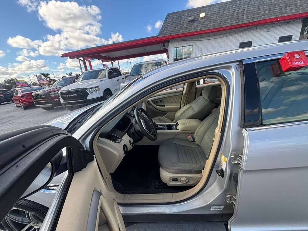 Used 2017 Ford Taurus SE FWD image 11