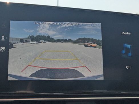 Used 2025 Hyundai Elantra Limited FWD image 23
