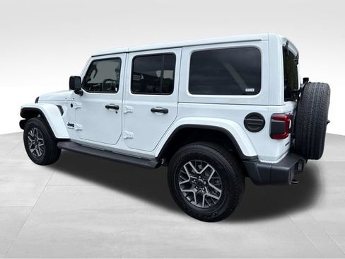 New 2026 Jeep Wrangler Unlimited Sahara AWD/4WD image 5