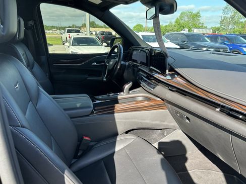 Used 2023 Cadillac Escalade Luxury AWD/4WD image 13