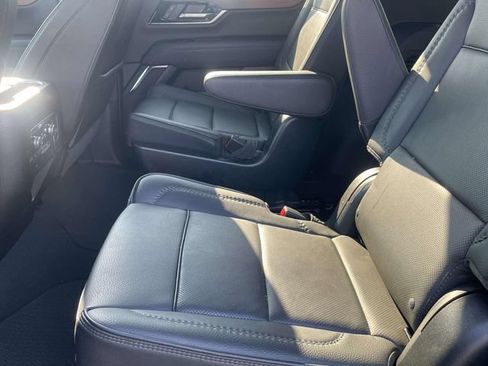 Used 2025 GMC Yukon Denali AWD/4WD image 12