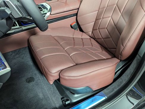 Used 2026 BMW i7 eDrive50 w/ M Sport Package image 16