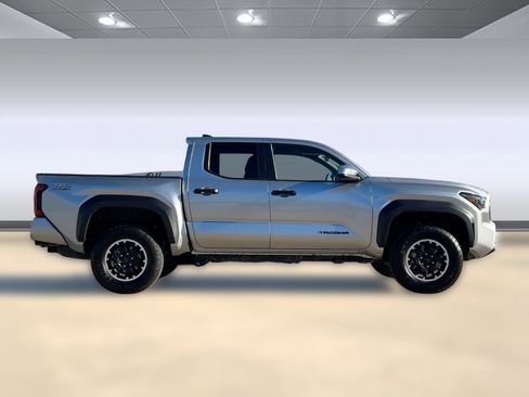 Used 2024 Toyota Tacoma TRD Off-Road image 8
