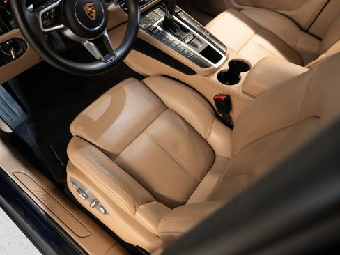 Certified 2020 Porsche Macan AWD/4WD image 14