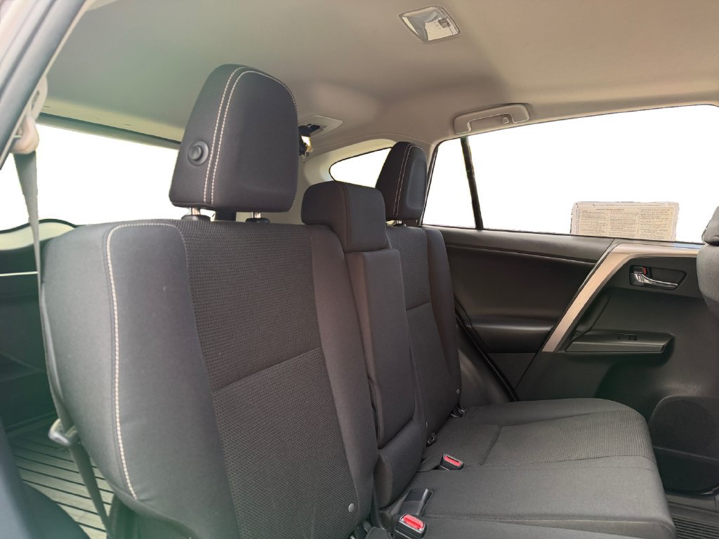 Used 2018 Toyota RAV4 XLE AWD/4WD image 29
