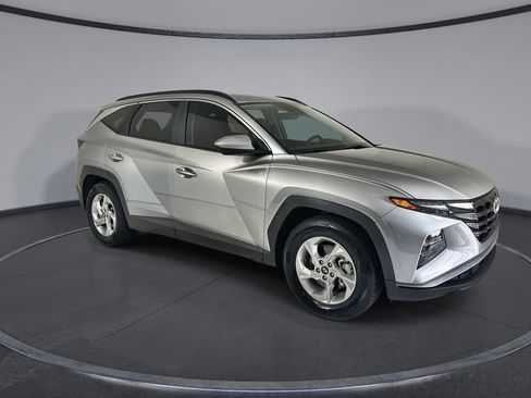 Used 2024 Hyundai Tucson SEL FWD image 2