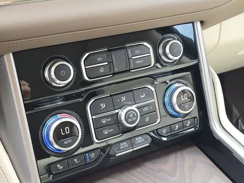 Used 2024 GMC Yukon Denali w/ Denali Reserve Package image 43