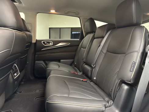 Used 2019 INFINITI QX60 Luxe w/ Essential Package FWD image 16