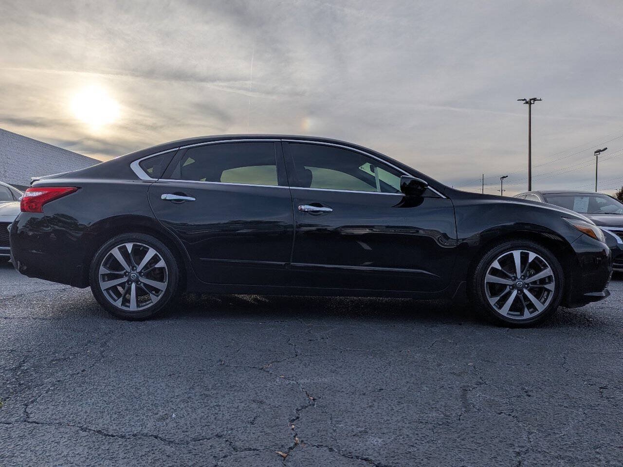 Used 2016 Nissan Altima 2.5 SR FWD image 14