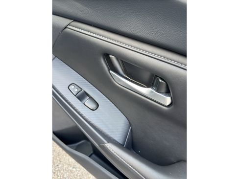 Used 2025 Nissan Sentra SV FWD image 16